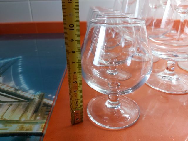 Cristalería de 34 copas varios tamaños.