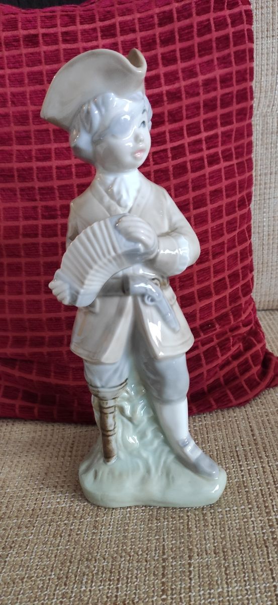 Figura decorativa de porcelana