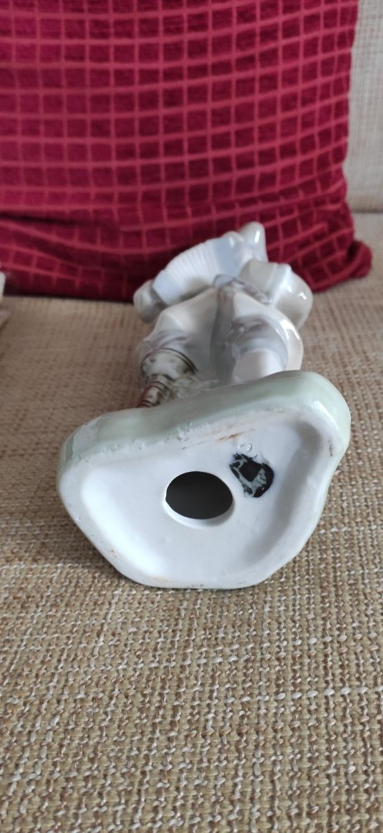 Figura decorativa de porcelana