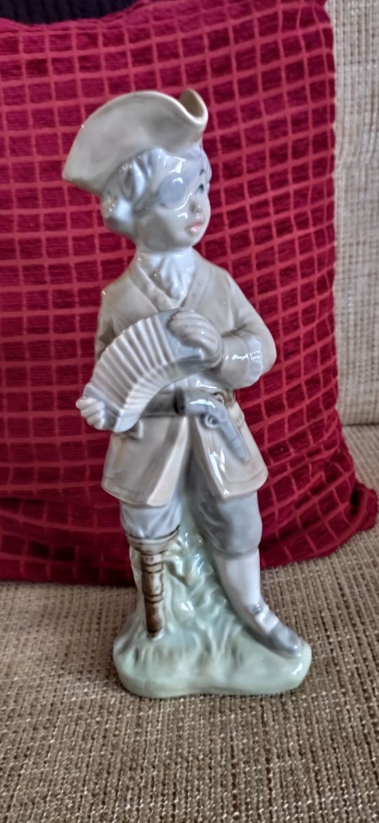 Figura decorativa de porcelana