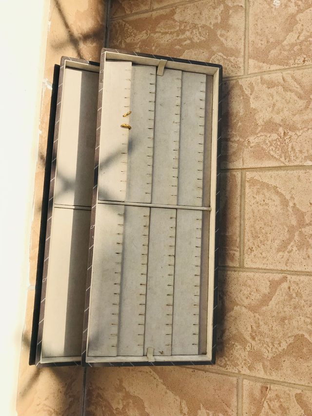 25 Portaoggetti varie misure. In simil velluto.