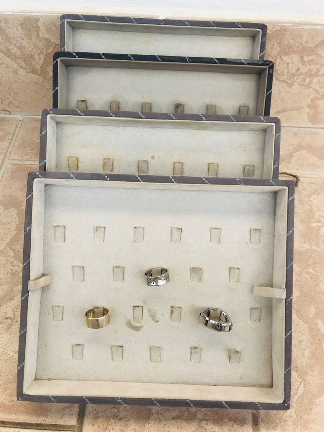 25 Portaoggetti varie misure. In simil velluto.