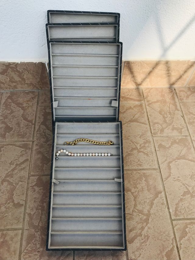 25 Portaoggetti varie misure. In simil velluto.