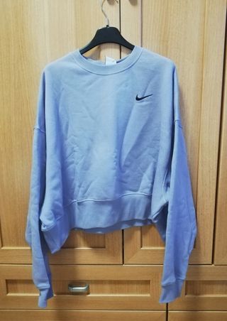 Sudadera corta Nike lila pastel de segunda mano por 50 EUR en Villarrobledo  en WALLAPOP