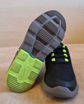 Nike Air Max talla 33 de segunda mano por 20 EUR en Guadalajara en WALLAPOP