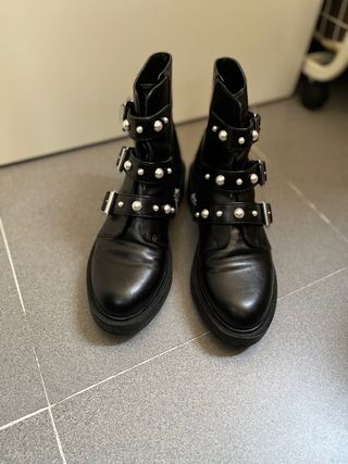 Botas perlas Pull\u0026amp;Bear de segunda mano por 12 EUR en Dos Hermanas en  WALLAPOP