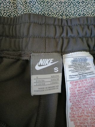 Chandal tenis Nike de segunda mano por 25 EUR en Alicante en WALLAPOP