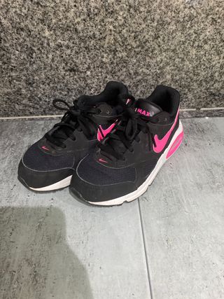 Zapatillas Nike airmax número 31,5 de segunda mano por 20 EUR en Pueblo  Sarria de Dalt en WALLAPOP