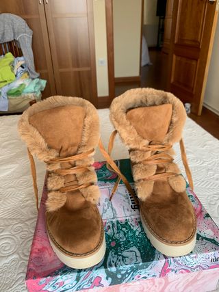 Botín mujer pelo camel Mustang 37 de segunda mano por 22 EUR en La Carolina  en WALLAPOP