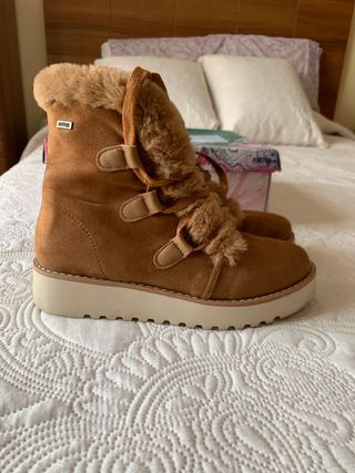 Botín mujer pelo camel Mustang 37 de segunda mano por 22 EUR en La Carolina  en WALLAPOP