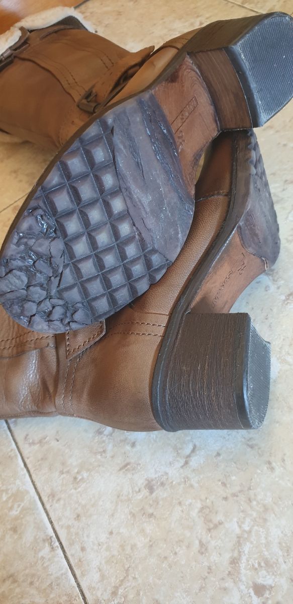 botas talla 36. Marca Manas