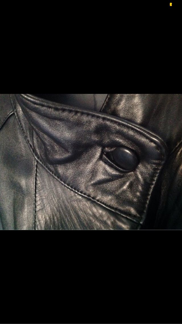 Chaquetón cuero negro