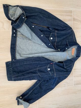 Cazadora vaquera Levis hombre talla M de segunda mano por 25 EUR en  Alcobendas en WALLAPOP