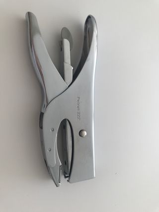 Grapadora Petrus 222 de segunda mano por 17 EUR en Madrid en WALLAPOP