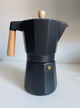 Cafetera italiana de Zara Home (no inducción) de segunda mano por 20 EUR en  Vitoria-Gasteiz en WALLAPOP