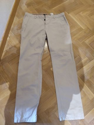 Pantalones talla 42 hombre de segunda mano por 8 EUR en Madrid en WALLAPOP