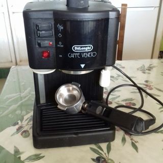 Cafetera Delonghi caffe veneto de segunda mano por 45 EUR en Conil de la  Frontera en WALLAPOP