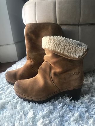 BOTINES UGG CAMEL TIPO ZUECO de segunda mano por 70 EUR en Madrid en  WALLAPOP