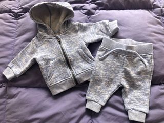 Lote 2 chándal Primark bebé (0-3 meses, 62cm) de segunda mano por 6 EUR en  Huelva en WALLAPOP