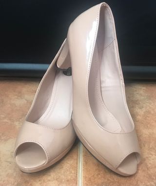 Zapatos salón peep toe de segunda mano por 25 EUR en Cabanillas del Campo  en WALLAPOP