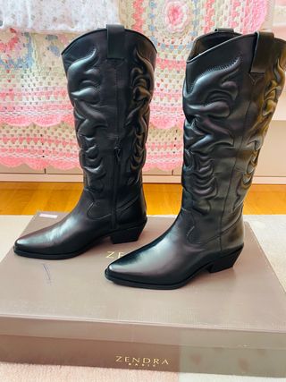 Botas cowboy piel Zendra número 37 de segunda mano por 55 EUR en León en  WALLAPOP
