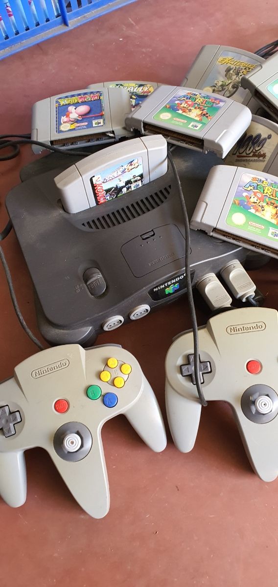 DOS CONSOLAS N64 NINTENDO