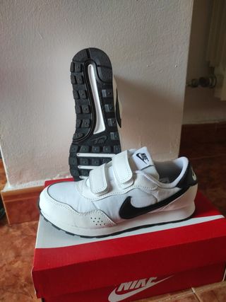 Zapatillas Nike niño talla 34 de segunda mano por 20 EUR en Santa Amalia en  WALLAPOP