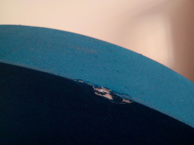 Letra C de poliespan corcho de color azul cerúleo