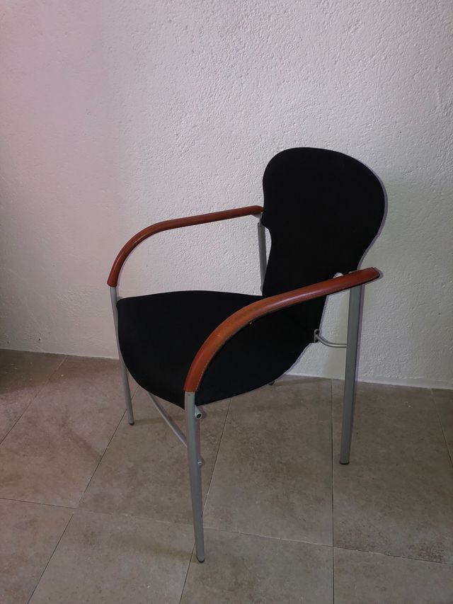 Mesas,sillas, armarios estantería y muebles