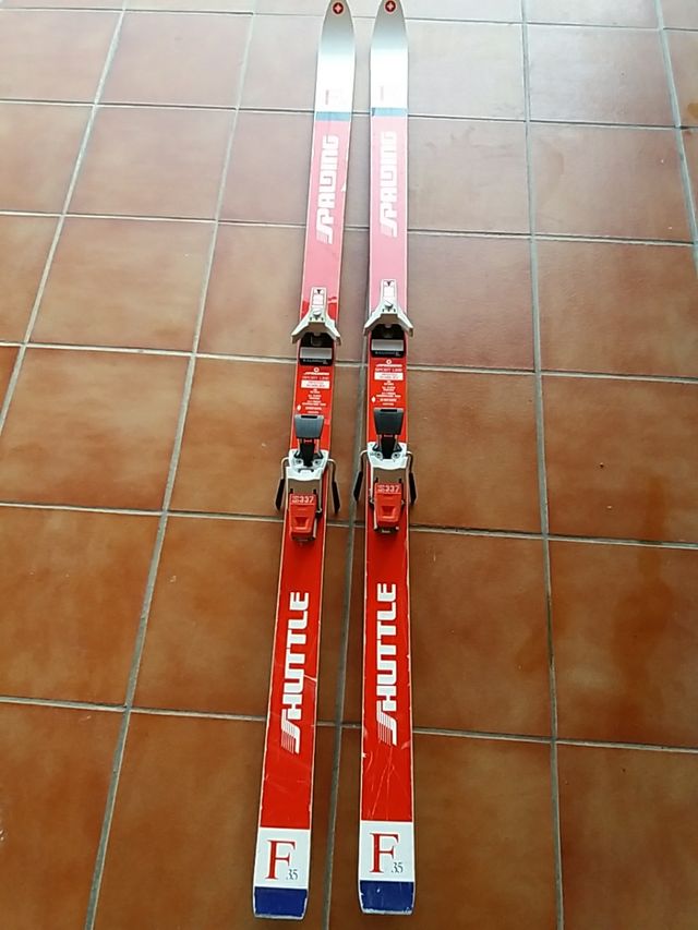 Esquis marca Spalding