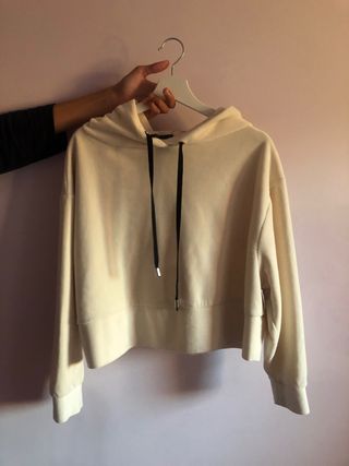 Sudadera terciopelo ZARA de segunda mano por 7 EUR en Terrassa en WALLAPOP