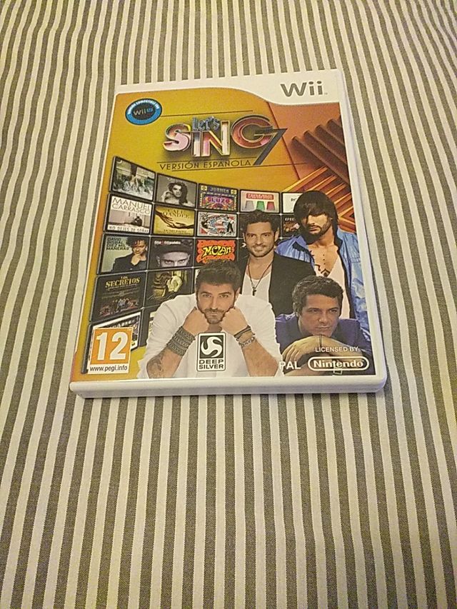 Juego y dos micrófonos