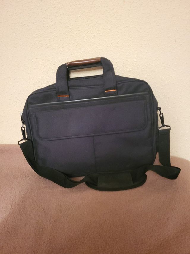 Maletin ordenador  piel.