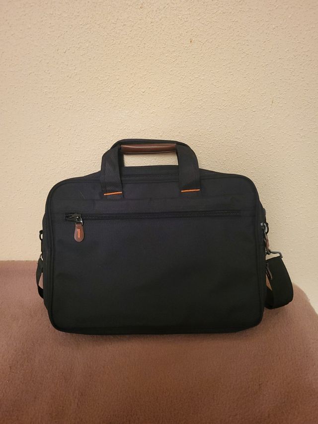 Maletin ordenador  piel.