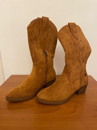 Botas camperas Refresh de segunda mano por 12 EUR en Solsona en WALLAPOP
