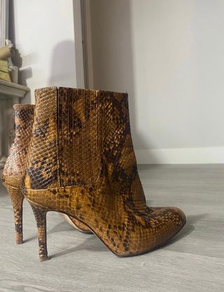 Preciosos botines de serpiente de ZARA t 39 de segunda mano por 26 EUR en  Madrid en WALLAPOP