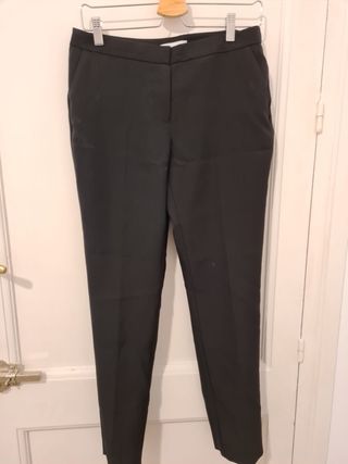 Pantalones negros chinos de segunda mano por 5 EUR en Madrid en WALLAPOP