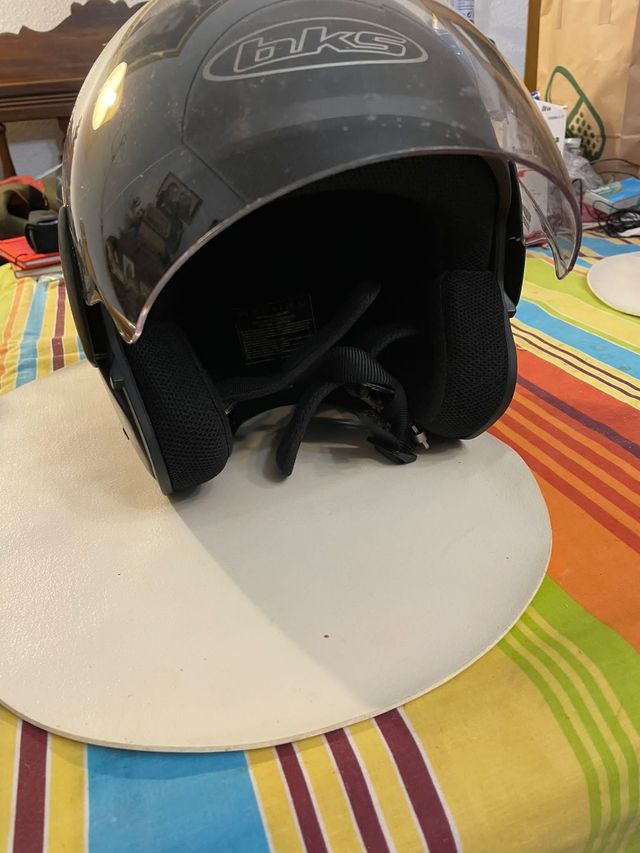 Casco negro BKS