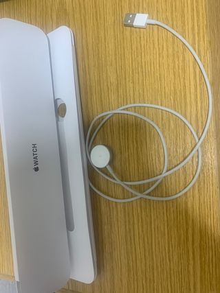 Cargador Apple Watch serie 2 y 3 de segunda mano por 15 EUR en Salamanca en  WALLAPOP