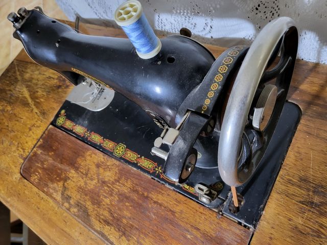 Maquina de coser antigua