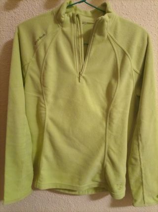 Sudadera decathlon de segunda mano por 2 EUR en Madrid en WALLAPOP