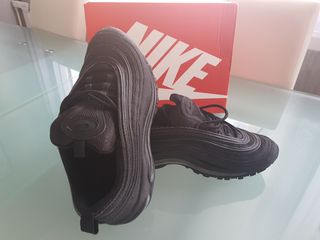Nike N97 negras talla 39 ORIGINALES de segunda mano por 60 EUR en Móstoles  en WALLAPOP