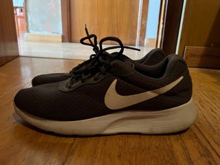 Zapatillas Nike tanjun verde de segunda mano por 30 EUR en Zaragoza en  WALLAPOP