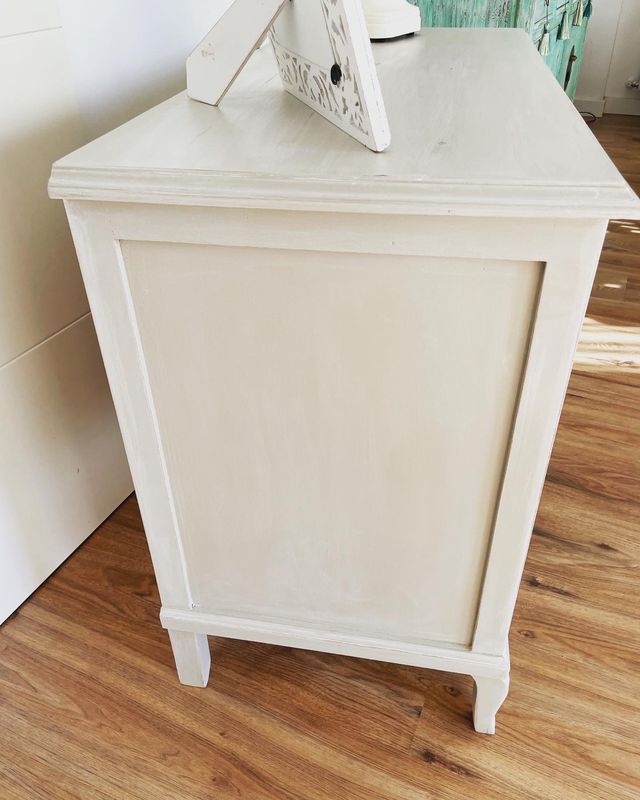 Cómoda Resturada por Encargo