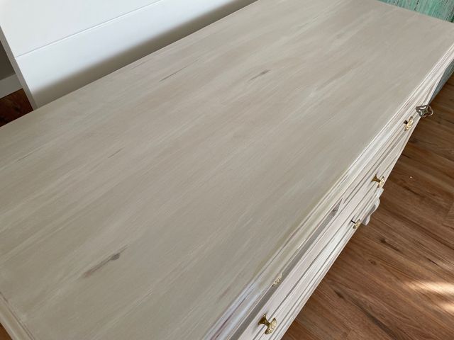 Cómoda Resturada por Encargo