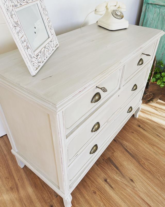 Cómoda Resturada por Encargo