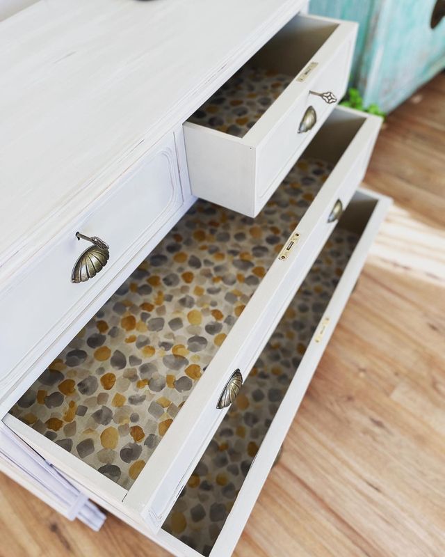 Cómoda Resturada por Encargo