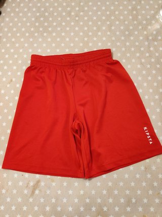 Pantalones cortos rojos Kipsta talla 7-8 años de segunda mano por 2 EUR en  Sant Cugat del Vallès en WALLAPOP