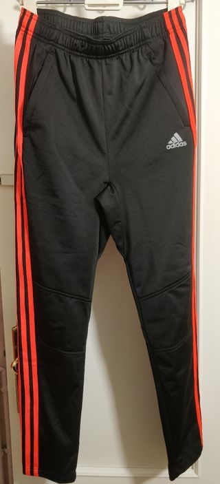 Pantalón chandal Adidas Climalite ORIGINAL de segunda mano por 9 EUR en  Barcelona en WALLAPOP