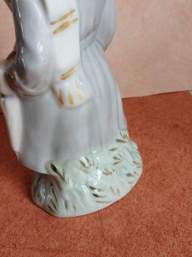 figura niña de porcelana